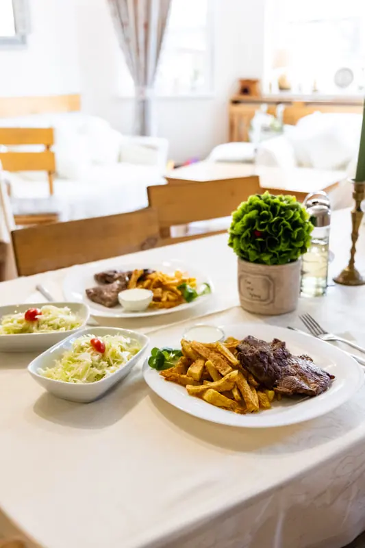 Restaurantul și preparatele Pensiunii Poiana Avrigului